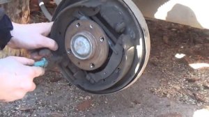 Замена задних колодок. Ситроен Берлинго