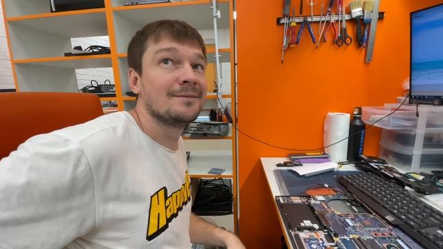 Терминатор в ноутбуке?! T1000 в деле! смотреть онлайн