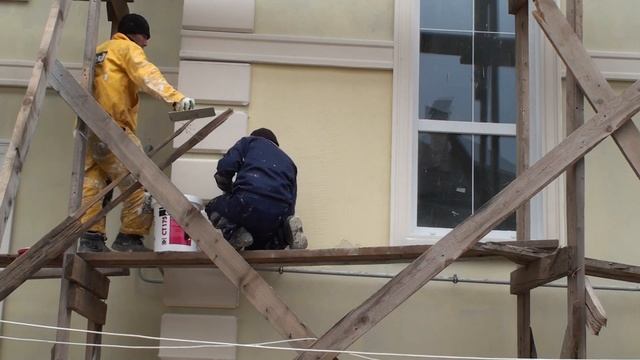 Как нанести декоративную штукатурку фактуры короед, Ceresit CT 175 смотреть онлайн