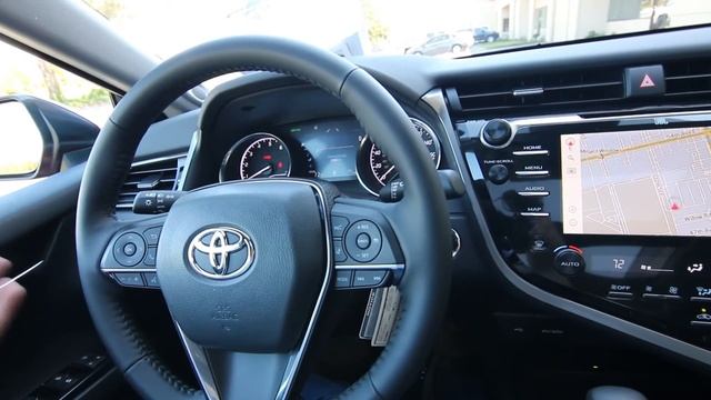 2020 Toyota Camry XLE with Navigation and Panoramic Roof Package смотреть онлайн