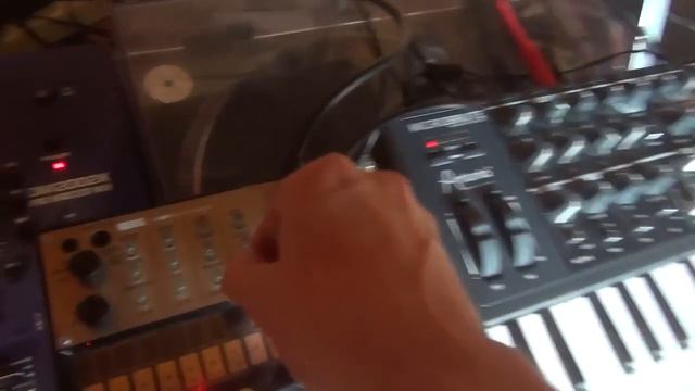 Technasia - Slomo, live cover version, Korg Volca Keys, Arturia MicroBrute, Roland TR8 смотреть онлайн