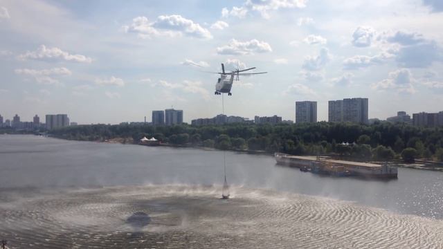 Ми-26, забор воды. смотреть онлайн