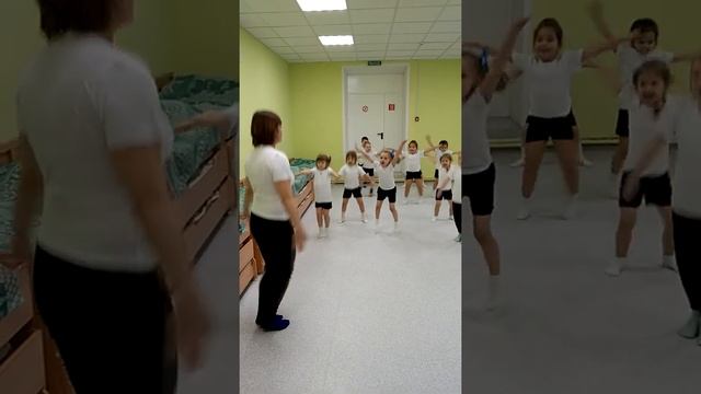 Физкульминутка "На зарядку становись!" смотреть онлайн