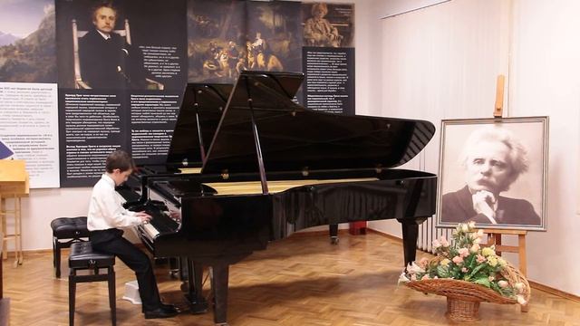 Джангидзе Александр. Р.Шуман - "Солдатский марш". смотреть онлайн