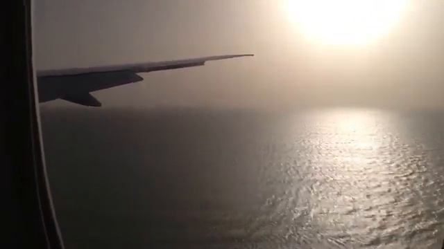Qatar Airways B777-200LR Landing in Doha Hamad International Airport (DOH) смотреть онлайн