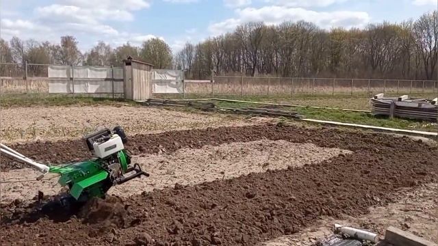 ВЛОГ. САША ПАШЕТ - МЫ САЖАЕМ . #мотоблок "варяг" смотреть онлайн