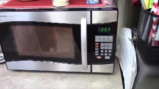 Tipsy Tuesday - Clean Your Microwave With Lemon смотреть онлайн