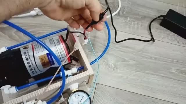 Как сделать(подключить) проводку к помпе в системе обратного осмоса..mp4