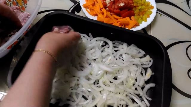 Мясо в собственном соку с овощами! Просто тает во рту... смотреть онлайн