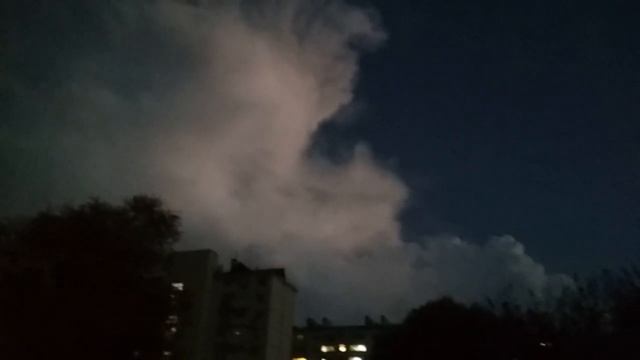 Интересное ночное облако. смотреть онлайн