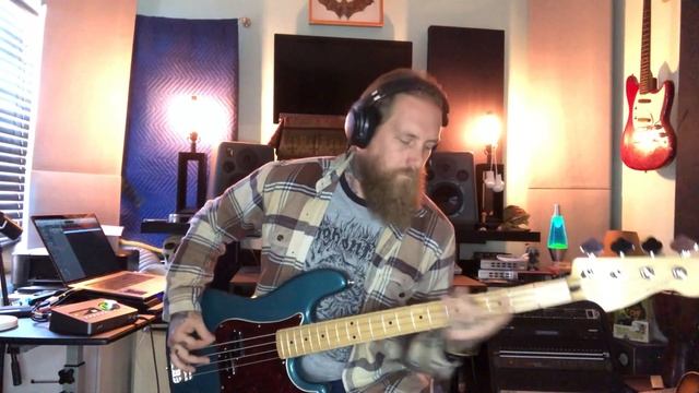 The Distillers - City Of Angels (Ryan Sinnott Bass Playthrough) смотреть онлайн