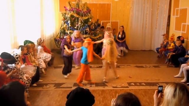 в садике у Даши! Танец восточных красавиц!!! смотреть онлайн