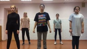 Видеозанятие: Танцевальная комбинация на развитие координации рук и ног (эстрадный танец)