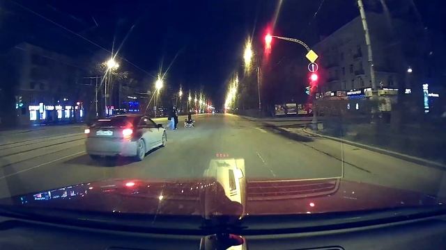 DNC: Audi Q5 (APR 290hp) vs Mercedes GL500 and other смотреть онлайн