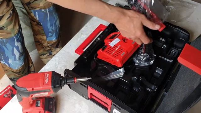 Инструмент от Милуоки. Шуруповёрт для гипсокартона и гидравлический импульсный винтовёрт. смотреть онлайн