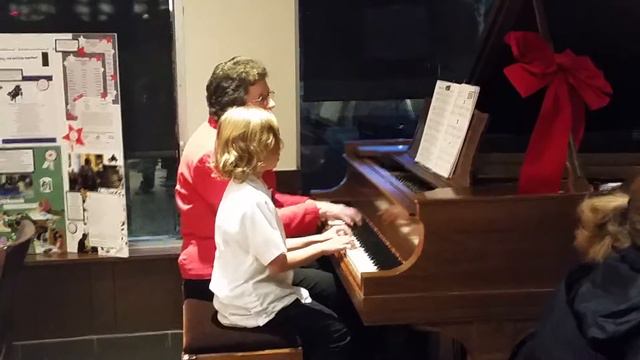 Gabriel piano recital - Silent Night смотреть онлайн