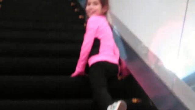 Шпагат эскалатор смотреть онлайн