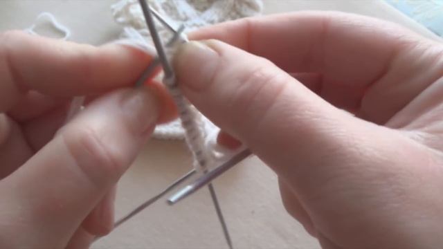 Варежки спицами с косами и шишечками. смотреть онлайн