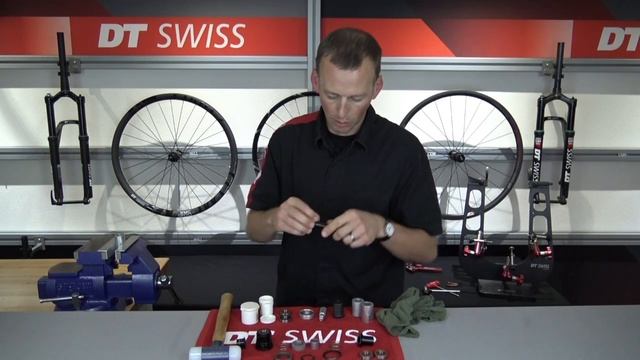 Bearing service on DT Swiss Star Ratchet hub. How-to tutorial. | DT Swiss смотреть онлайн