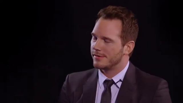 Chris Pratt Trying To Unsult ? / Крис Пратт пытается оскорбить Дженнифер Лоуренс
