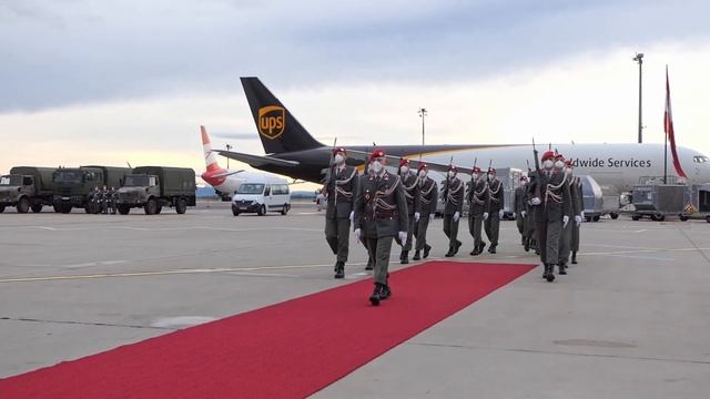 Garde Ehrenspalier Flughafen Wien смотреть онлайн