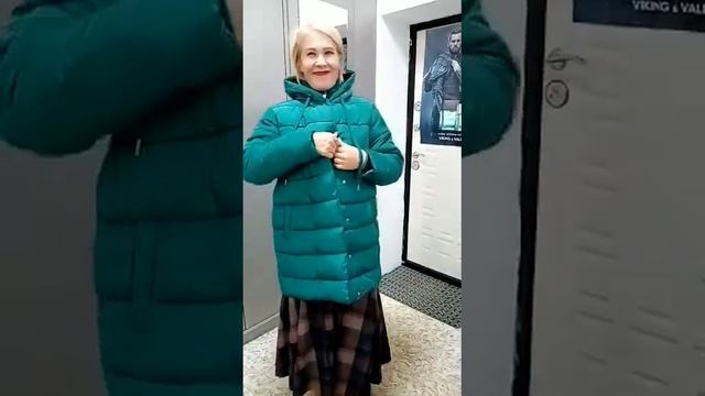 Стеганная куртка со съемным капюшоном смотреть онлайн