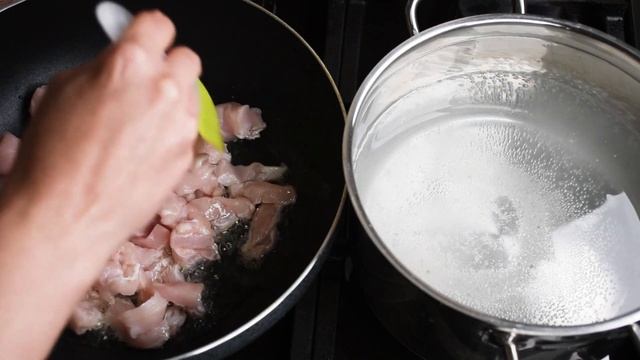 Макароны с курицей и томатами! Просто, быстро и очень вкусно. смотреть онлайн