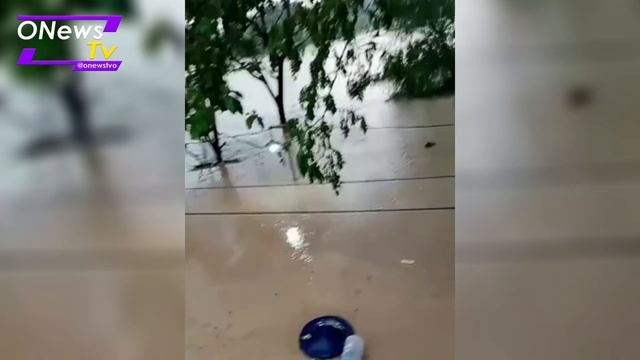 Meteseh Tembalang Semarang was hit by flash floods as high as 3 meters смотреть онлайн