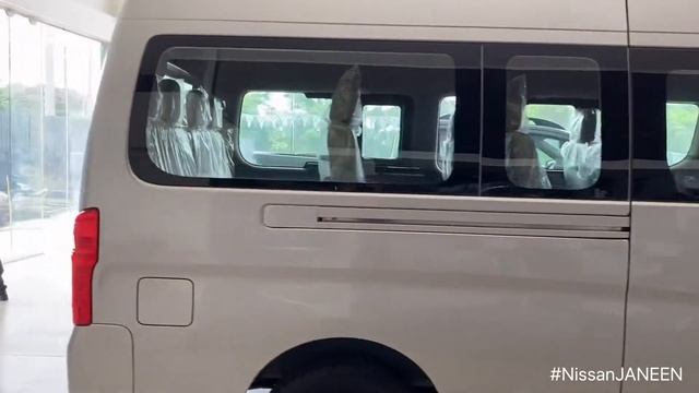 NISSAN NV350 URVAN PREMIUM A/T BRILLIANT SILVER | DIESEL 15STR смотреть онлайн