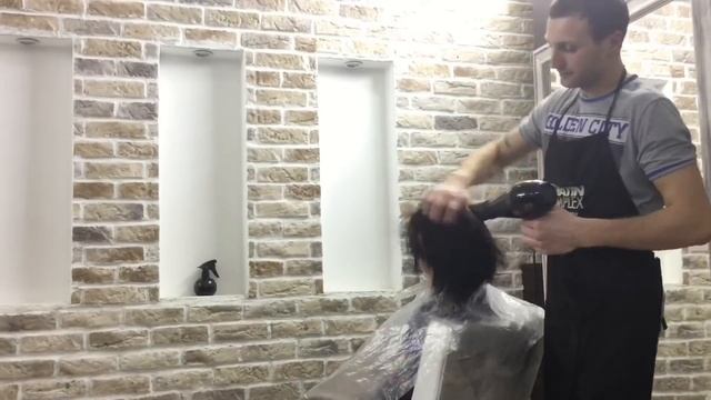 Стрижка каре за 1 минуту. Haircut bob in 1 min/ девочка с каре/ удлиненное каре смотреть онлайн