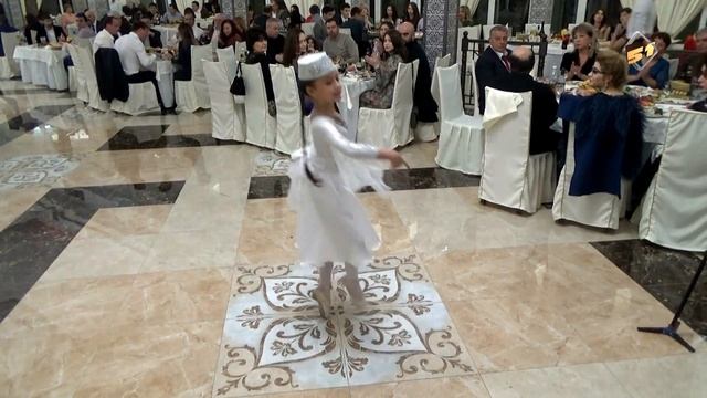 Крым, танец девочки, (Фрагмент Крымско-татарской свадьбы), смотреть, не пожалеете. смотреть онлайн