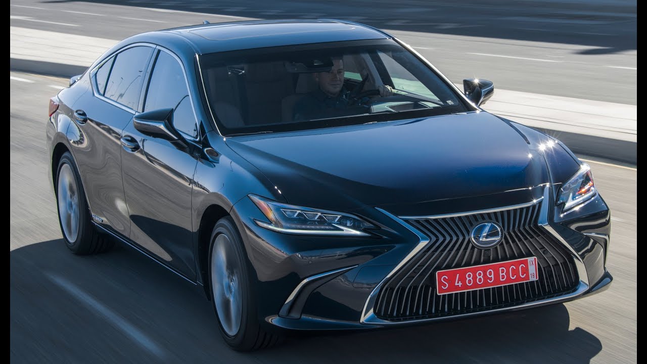 Lexus ES 2019 года - лучший автомобиль класса люкс среднего размера - ES 300h. смотреть онлайн