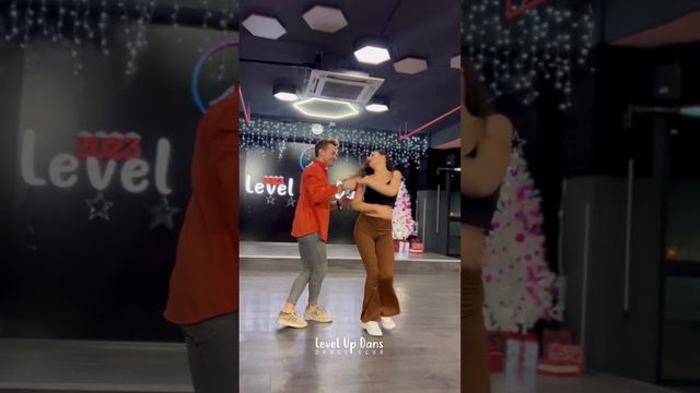 BACHATA DANCE ??? WITH MERT GENCOGUZ ? THE BEST BACHATA COACH IN TURKEY ? AT LEVEL UP DANS SCHOOL ? смотреть онлайн
