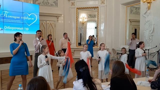 Цветные сны. Ансамбль "Взрослые и дети" ЭВС "Романтика" смотреть онлайн
