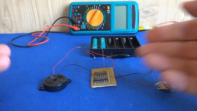 Отпугиватель комаров на одной микросхеме. Простая и полезная самоделка. смотреть онлайн