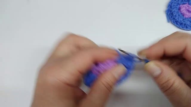 Шестиугольный мотив крючком для тапочек сапожек на ребенка 6-7 лет. смотреть онлайн