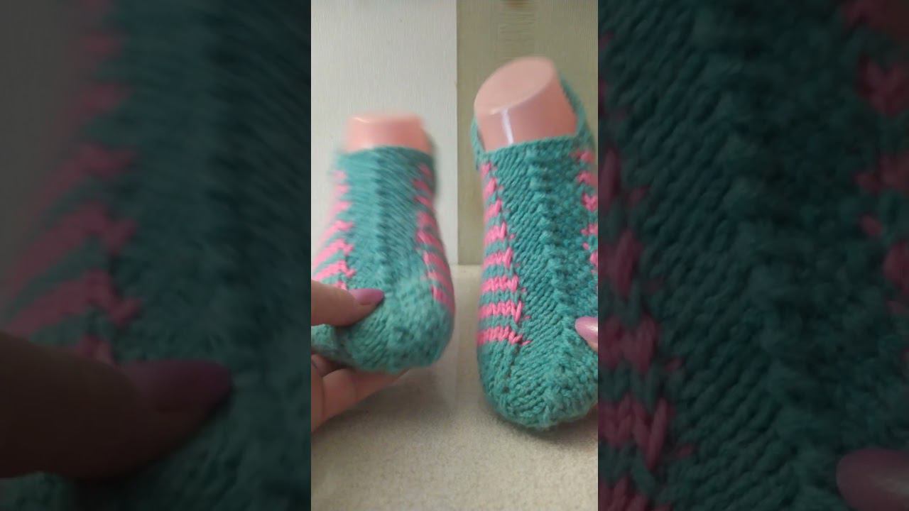 Тапочки вяжутся быстро и просто #schorts #тапочкиспицами смотреть онлайн