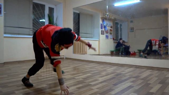 Брейк данс Урок 2 Кульбит, рондат и копейка смотреть онлайн