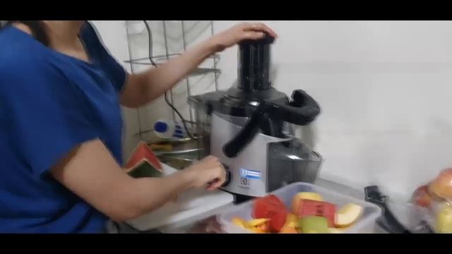 รีวิวเปิดกล่องเครื่องแยกกาก Electrolux คั้นน้ำผักผลไม้สด หน้าใสผิวสวย ต้านแก่ ต้านมะเร็งค้าบ |Cozy смотреть онлайн