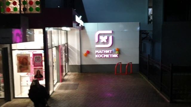 Новогодние иллюминации. Улица Победы. Лазаревское Сочи. Погода 26 декабря 2022. Ночью воздух +8°C смотреть онлайн