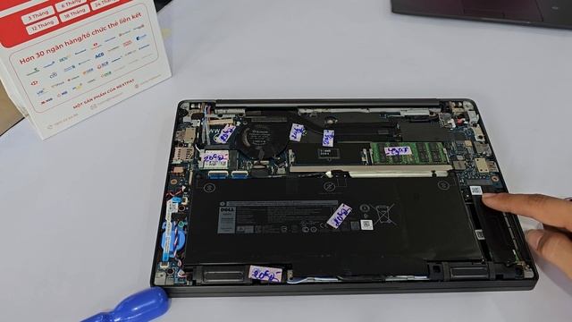 Xem nội thất, báo giá, giới thiệu bên trong Dell latitude 7300 i7 8th 16/512 13.3" FullHDips cảm ứn смотреть онлайн