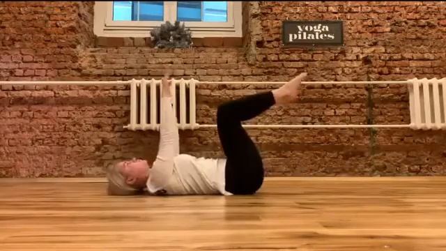 Вываливается #живот? #Тренер Катя #покажет как #раскрыть #грудной #отдел и #растянуть #спину Healbe смотреть онлайн