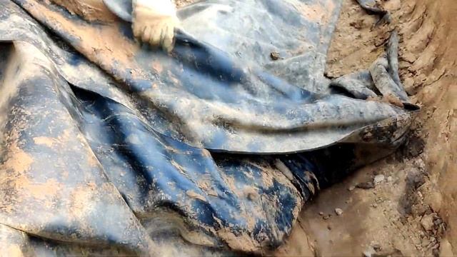 Жесткий тест пленки для пруда экскаватором 8 тонн | Что станет с пленкой? смотреть онлайн