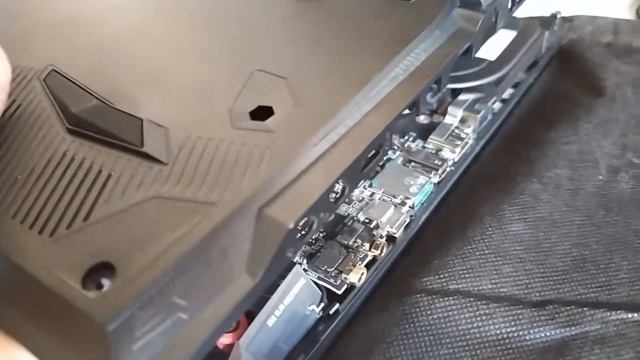 РАЗБИРАЕМ ТОПОВЫЙ MSI Leopard GL65 10th Gen смотреть онлайн