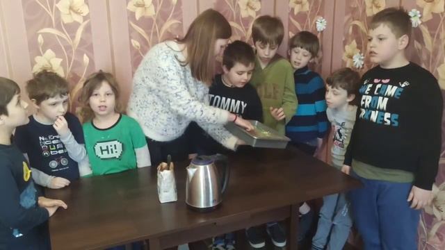 Коррекционная школа. Эксперимент "Как превратить воду в лед и лёд в воду". Март 2021. смотреть онлайн