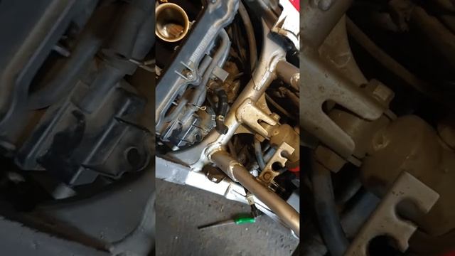 Замена воздушного фильтра Honda CBR 600F2 смотреть онлайн