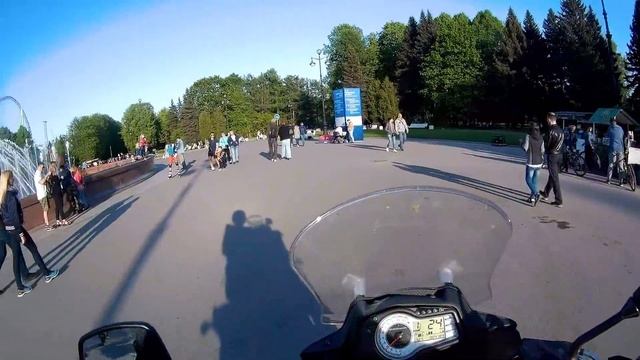 Реакция на SUZUKI V-STROM vs GSX-R Катаем по Питеру и Узнаем какой нравится девчонкам смотреть онлайн