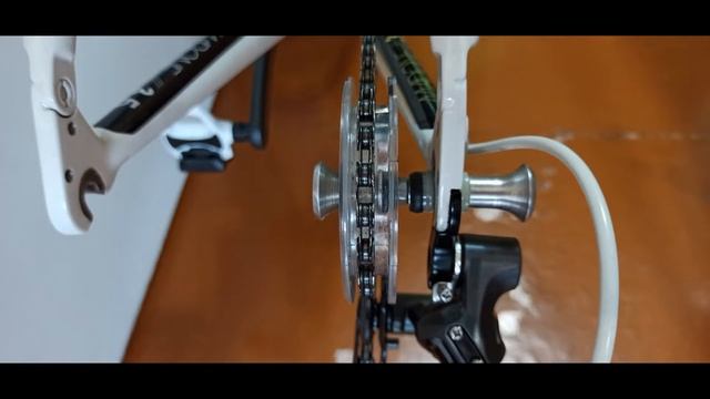 Самодельное удерживающее устройство велоцепи, аналог Super B TB-CH10. Homemade lifting device... смотреть онлайн