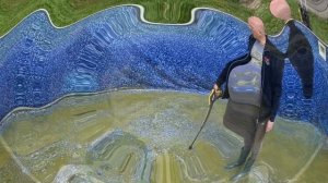 Чистим бассейн после зимы