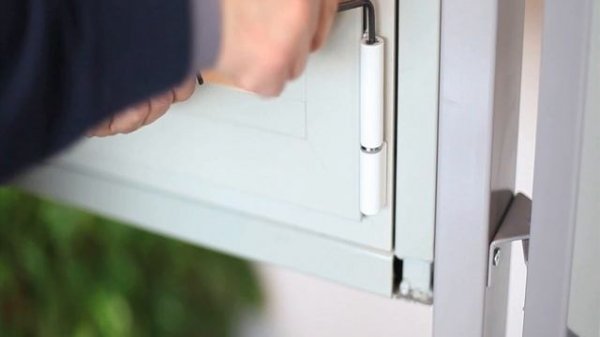Установка поворотно-откидной фурнитуры Fapim Galicube для алюминиевых окон
